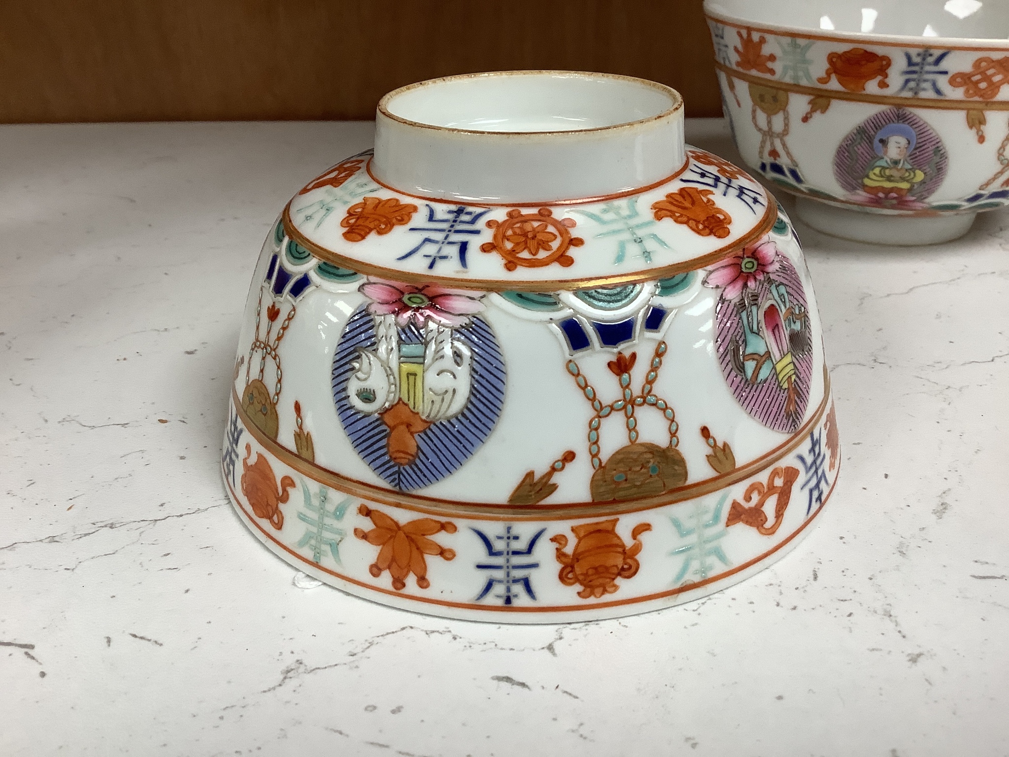 A pair of Chinese famille rose bowls, 12cm